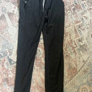 Vuori lounge pants
